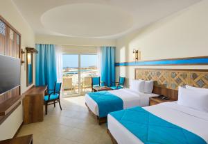 Кровать или кровати в номере Lazuli Hotel, Marsa Alam +30 фотографий