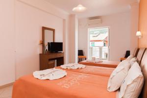 Postel nebo postele na pokoji v ubytování Afendra Luxury Studios Nidri Lefkas