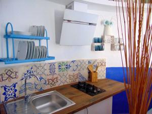 Una cocina o zona de cocina en Casas Rurales Lagunas de Ruidera - Piscina