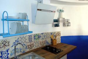 Una cocina o zona de cocina en Casas Rurales Lagunas de Ruidera - Piscina