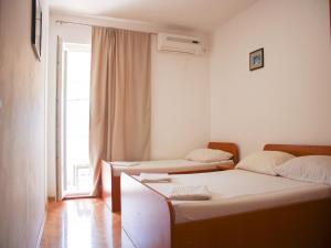 Postel nebo postele na pokoji v ubytování Apartments and Rooms Mato + 9 fotografií