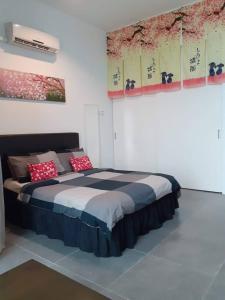 Postel nebo postele na pokoji v ubytování Empire Damansara homestay by Cities Homes Malaysia