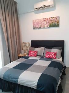 Postel nebo postele na pokoji v ubytování Empire Damansara homestay by Cities Homes Malaysia