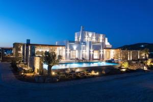 Bazén v ubytovaní Blue Orchid Villa Mykonos alebo v jeho blízkosti