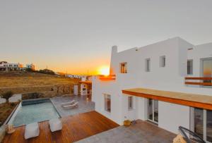 Bazén v ubytovaní Blue Orchid Villa Mykonos alebo v jeho blízkosti