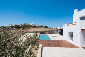Bazén v ubytovaní Blue Orchid Villa Mykonos alebo v jeho blízkosti