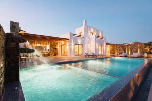 Bazén v ubytovaní Blue Orchid Villa Mykonos alebo v jeho blízkosti