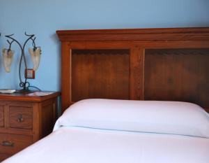 A bed or beds in a room at Casal Pedrajás