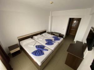 Postel nebo postele na pokoji v ubytování Tiberius Residence