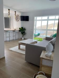 A television and/or entertainment centre at Apartment inside the wave II studio
