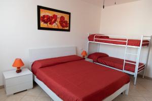 Giường trong phòng chung tại Appartamento il Bucaniere a Marina di Cecina