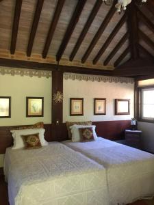 A bed or beds in a room at Guest House Tânia Alves