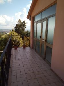 - Balcón de casa con vistas en B&B Severini, en Morrovalle