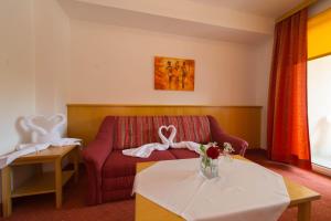 Rúm í herbergi á Strandhotel Faak