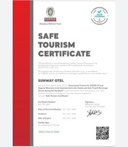 un resumen de la plantilla de un certificado de turismo seguro en rojo y blanco en Sunway Hotel, en Alanya
