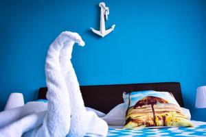 מיטה או מיטות בחדר ב-Summerland Sea & Lake