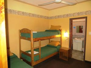 Una cama o camas cuchetas en una habitación  de Hotel Ritz