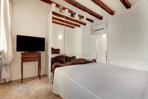 Ένα ή περισσότερα κρεβάτια σε δωμάτιο στο Venice traditional home with terrace
