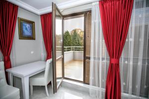 A balcony or terrace at Парк Апарт-Хотел Виктория 1