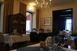 Restaurace v ubytování Hostellerie La Maison de Maître + 28 fotografií