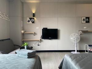 TV a/nebo společenská místnost v ubytování Evi Bnb