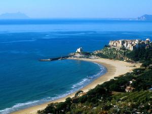 an aerial view of a beach and the ocean at Casa Noemi in Sperlonga
