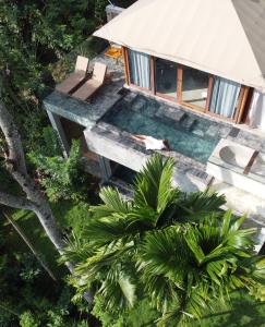 Taman di luar Aarunya Nature Resort - Kandy