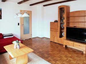 a living room with a couch and a coffee table at Ferienwohnung Schmetterling in Kemmern