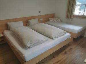 Postel nebo postele na pokoji v ubytování Gästehaus Obererlacher