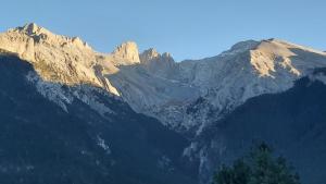 A general mountain view or a mountain view taken from a szállodákat