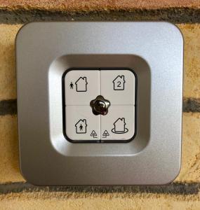 an electrical outlet with a knob on it at Casa Nuez Moscada in Villamartin