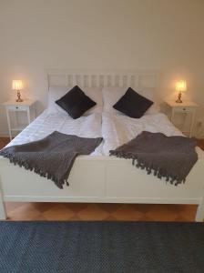 Een bed of bedden in een kamer bij Apelkvistens Wärdshus & Logi