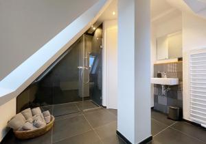 Ένα μπάνιο στο Julie´s Home (Penthouse) +26 φωτογραφίες