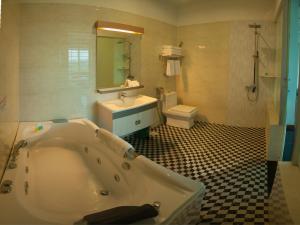 Koupelna v ubytování Avantgarde Hotel