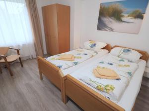 a bedroom with two beds in a room at Apartmenthaus Jasmin in Büsum