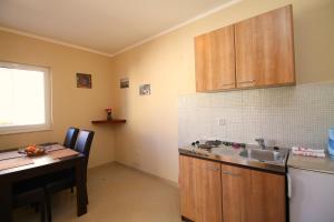 Kuchyň nebo kuchyňský kout v ubytování Guest House Villa Pastrovka