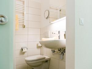 Bilik mandi di Hotel Baders Krone