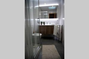 Koupelna v ubytování BlancoHouse. fozdodouro