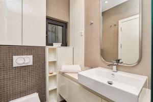 Koupelna v ubytování Kotor Lux apartments and rooms + 33 fotografií