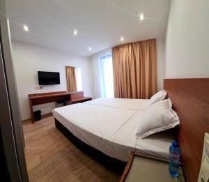Postel nebo postele na pokoji v ubytování Family Hotel Serenity Palace