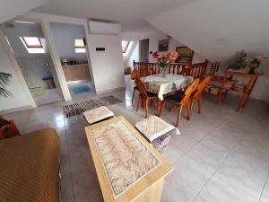 Posezení v ubytování Szekrény Apartman