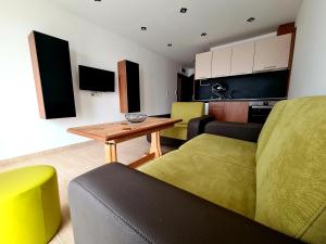 Kuchyň nebo kuchyňský kout v ubytování Family Hotel Serenity Palace