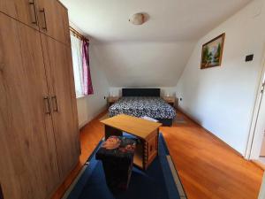 Postel nebo postele na pokoji v ubytování Szekrény Apartman