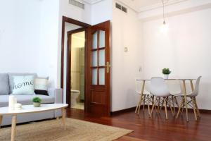 Posedenie v ubytovaní Apartamento centro paseo maritimo