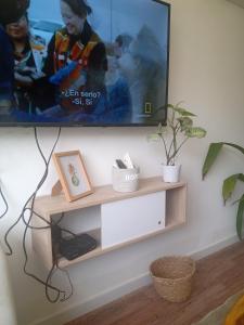 Telewizja i/lub zestaw kina domowego w obiekcie Portón Tropical