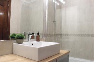 Kúpeľňa v ubytovaní Apartamento centro paseo maritimo + 13 fotografií
