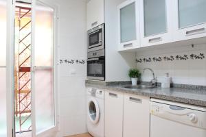 Kuchyňa alebo kuchynka v ubytovaní Apartamento centro paseo maritimo