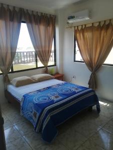 Postel nebo postele na pokoji v ubytování Hostal La Casa de Luis