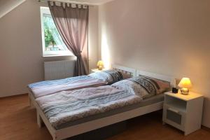 Postel nebo postele na pokoji v ubytování Kur-Pur eine Ferienwohnung mit Sauna und Garten