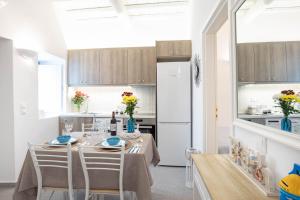 Sole Blu Mykonos Town Apartment Two tesisinde mutfak veya mini mutfak